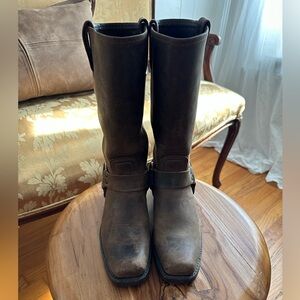 FRYE Harness 12R Leather Boots